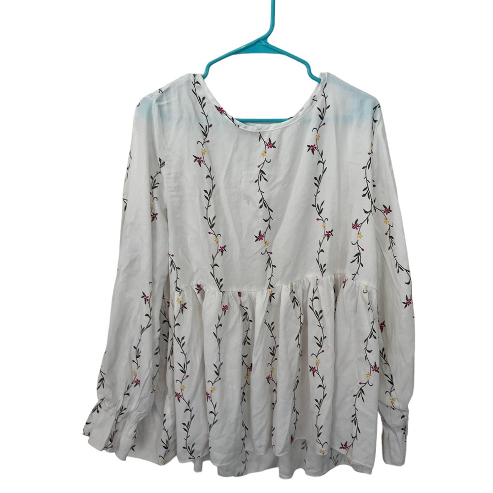 404 NWOT SHEIN flowered, bell sleeved pullover top. Size 2X